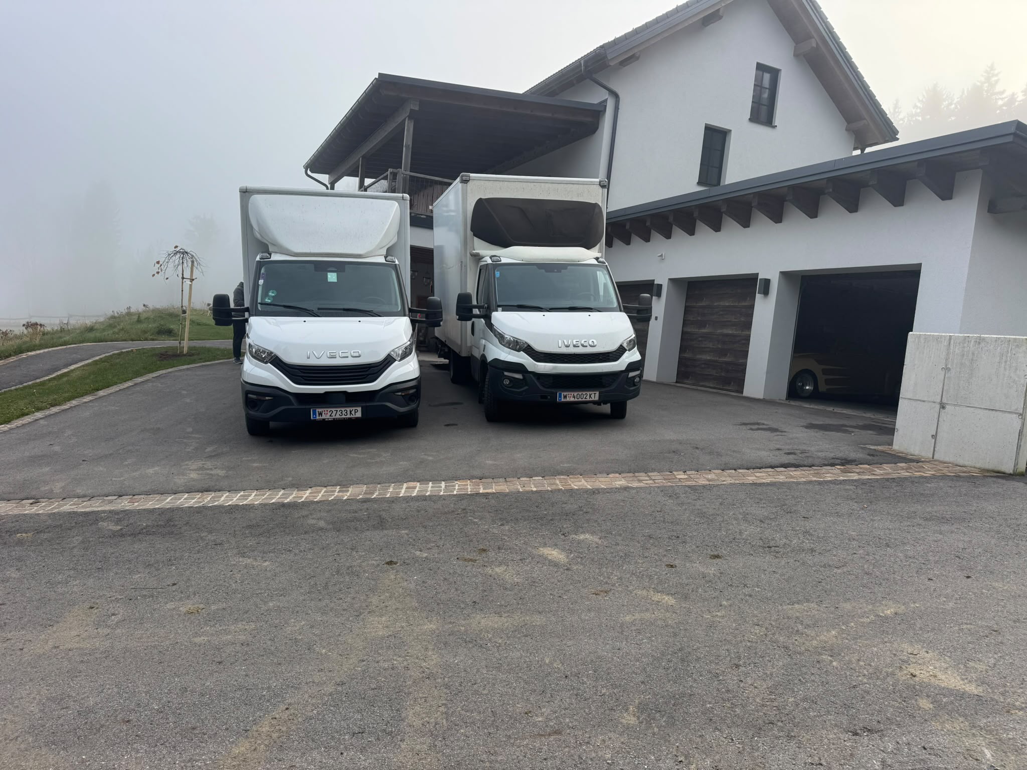 Zwei Umzugs-LKW der UmzugSM-Flotte